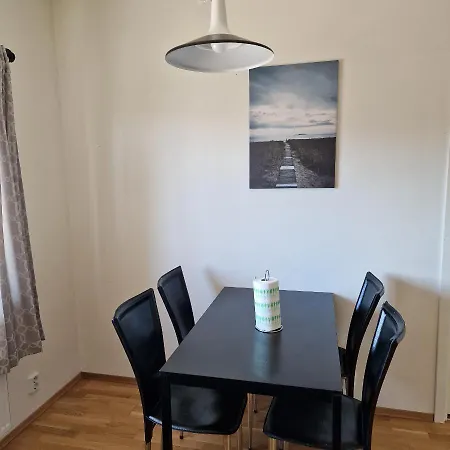 Spacious 1 Bedroom Apartamento *